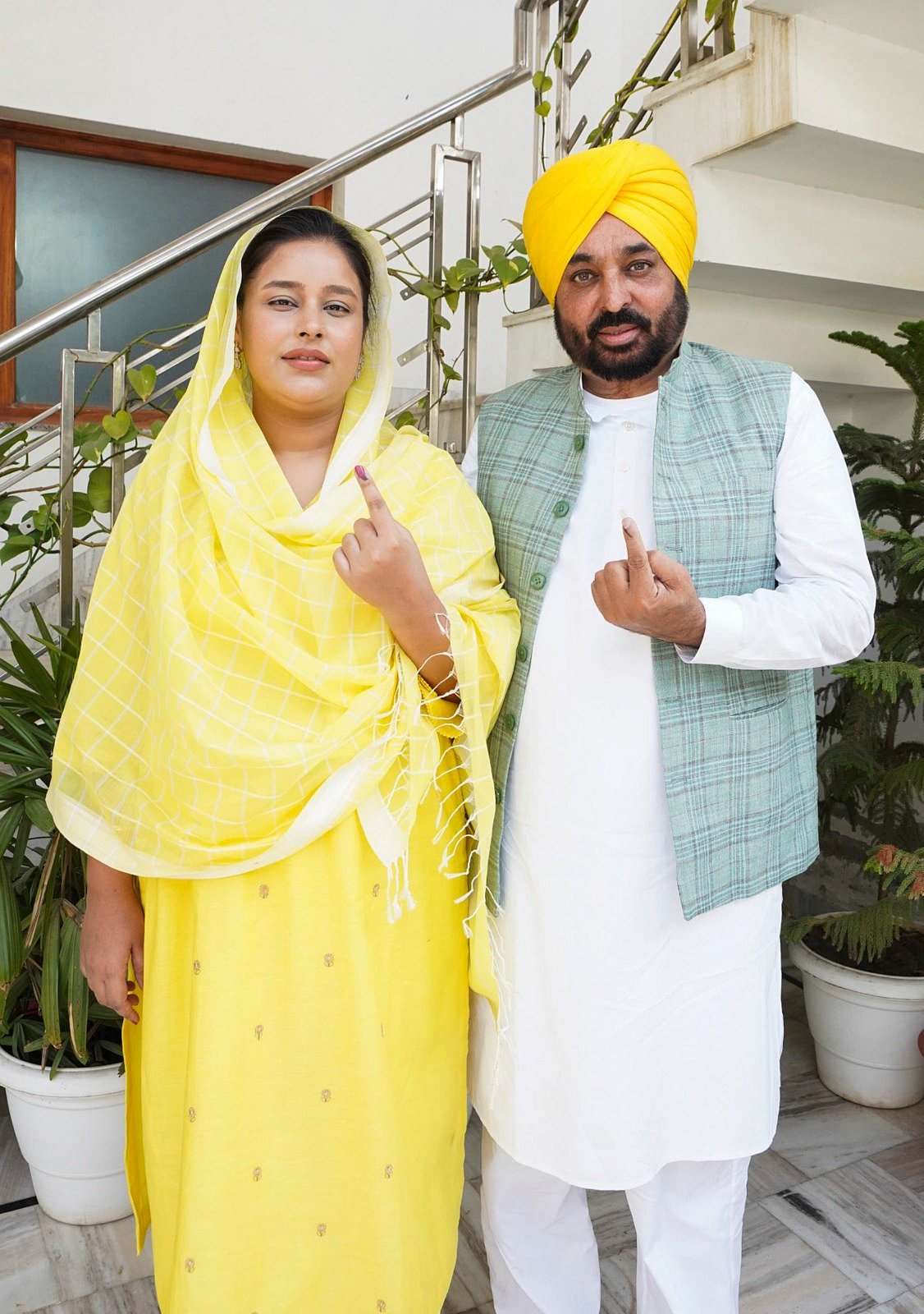 Bhagwant Mann and wife Dr Gurpreet Kaur |